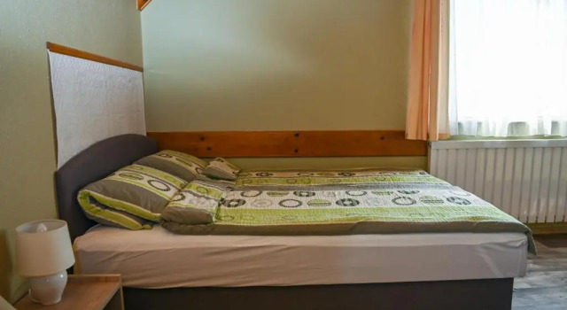 Angéla Vendegház, Rezerwuj Hotel Hotele w Košický kraj z parkingiem, Parking