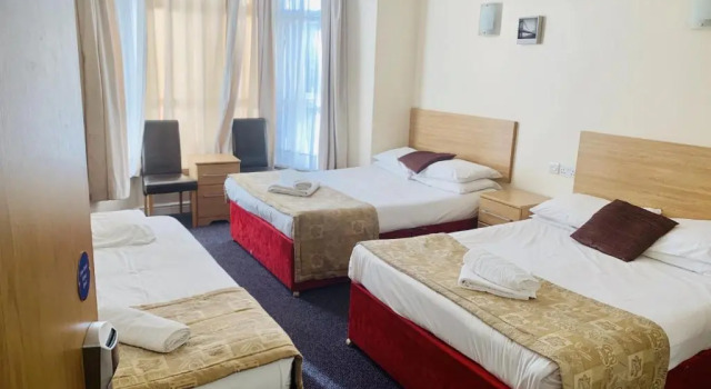 Четырёхместный номер Standard Britannia Inn Hotel