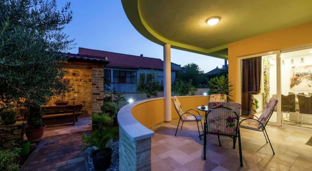 New Luxury Apartment With Nice Garden and Barbecue in a Quiet Area, Wifi, Забронировать Апартаменты/квартира Задар Задарская жупания, рядом с Спортивный центр «Вишник»