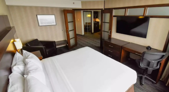 Люкс с видом на город Radisson Hotel Winnipeg Downtown