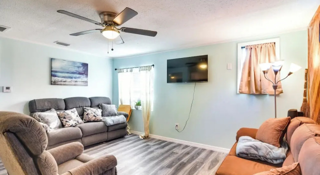 Remodeled Seminole Apt + Yard: 3 Mi to Beach!, Book Hotel 3-stjernede hoteller i Seminole, 3*