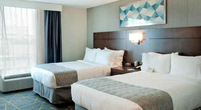 Четырёхместный номер Standard Holiday Inn Victorville by IHG
