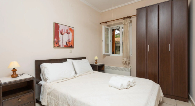 Foteini Apartment Walk to Beach Wifi Car Not Required - 2618