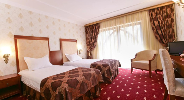 Hotel Restaurant La Castel, Rezervasyon Otel Iasi Romanya