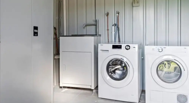 Cozy 1-bed Studio Near Cafes and Shops, Book Apartment Melbourne 