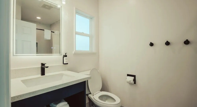 Четырёхместный люкс Deluxe Blufftop Inn & Suites - Wharf/Restaurant District