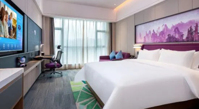 Четырёхместный номер Superior с видом на внутренний двор Hampton by Hilton Zhangjiajie Tianmen Mountain -Situated opposite the Tianmen Mountain Cable Car Station -Provide free airport shuttle service - English-speaking customer service