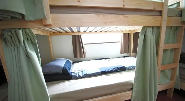 Кровать в общем номере (мужской номер) Tokyo House INN