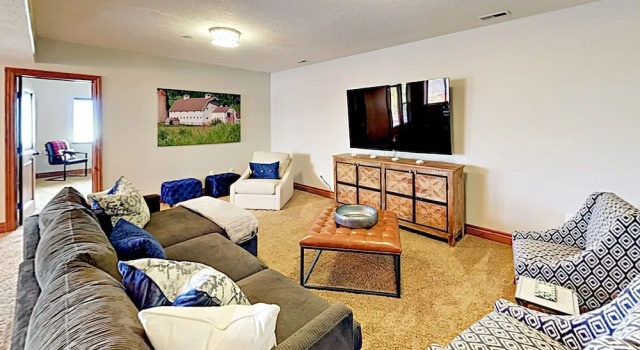 Big Townhome W/ Hot Tub, Views, 3 Living Rooms 5 Bedroom Townhouse, Book Hotel Heber City Utah