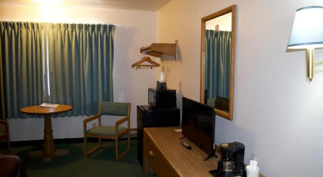 Одноместный номер Standard AmeriVu Inn and Suites Shawano WI