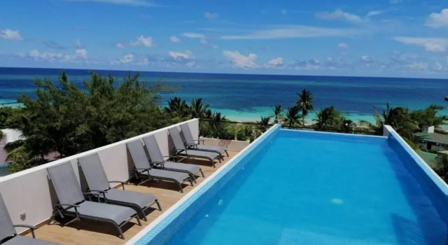 Апартаменты Modern 1 bedroom suite by beach Great location!