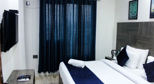 Hotel Vizima 62, Забронировать Отель Нойда штат Уттар-Прадеш