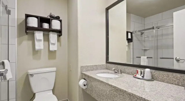 Двухместный люкс Deluxe Baymont by Wyndham Henderson-Northeast Denver