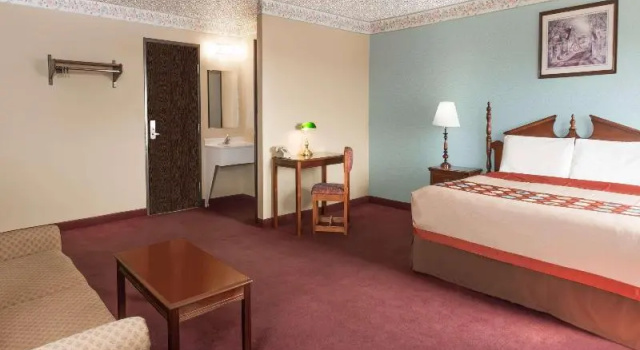 Номер Standard Super 8 by Wyndham Woodstock
