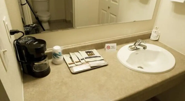 Четырёхместный номер Deluxe Cody Legacy Inn & Suites