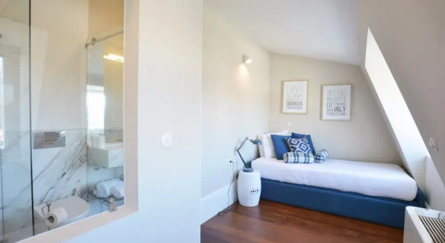 Porto Retreat: Comfort & Style in the Heart, Забронировать Отель Порту Регион Порту, рядом с Театр Coliseu do Porto