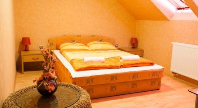 Malom Club Panzió, Rezervovat Hotel Baja 
