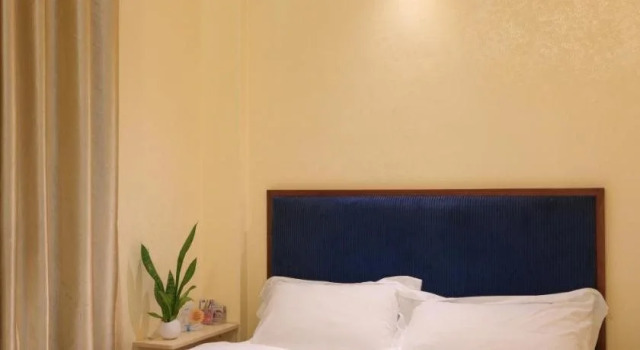 Riverside Hotel