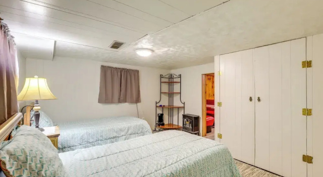 Cozy Helper Home with Fenced Yard, Pets Welcome, 预订 酒店 Helper 犹他州