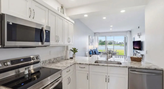 Вилла Luxury GreenLinks Golf Villas at Lely Resort