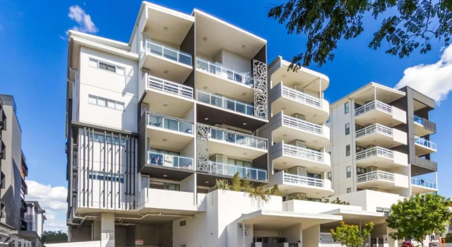 Luxurious 3BDR Townhouse in Great Location, Varaa Hotelli Wooloowin Queensland