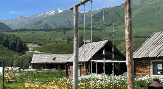 Shanye Jirai · Bonfire Party · Panoramic Designer Homestay (Kanas Scenic Area Branch), Reserva ahora Hotel Altay Sinkiang