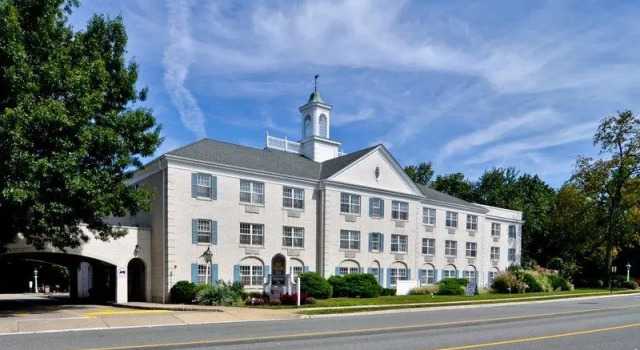 Кровать в общем номере Best Western PLUS Morristown Inn-Florham Park