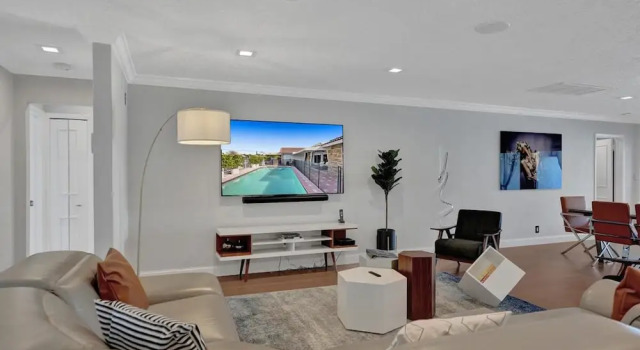 Luxe 4BR Waterfront w Htd Pool 5min to Beach, Забронировать Отель Форт-Лодердейл Broward County, рядом с Lauderdale by the Sea Beach