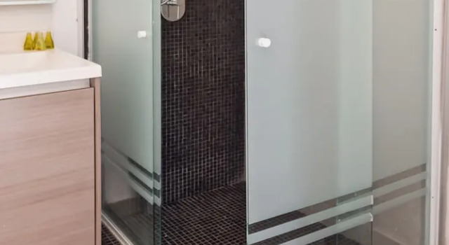 Апартаменты Bright, Comfy w Terrace Apt 1KSB, 1BD, 1 SofaB, 2BTH by Mty Living