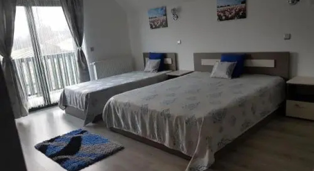 Poarta Paradisului, Rezervovat Hotel Hotely v Hunedoara s parkováním, Parkování