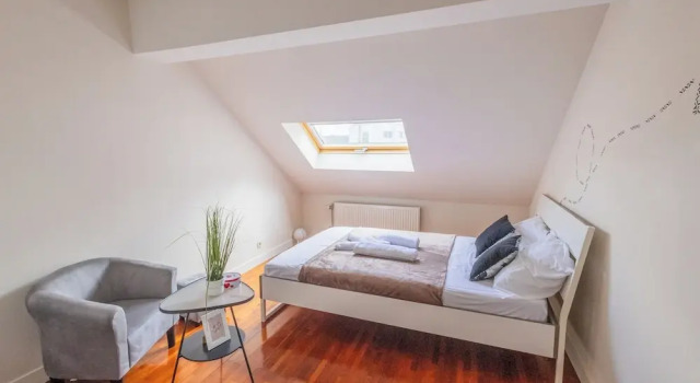 Chambres Cosy dans Une Grande maison, Забронировать Отель «постель и завтрак» Брюссель Брюссельский столичный регион, рядом с Станция метро Zwarte Vijvers