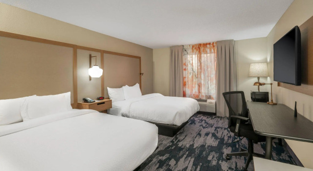 Четырёхместный номер Standard Fairfield Inn & Suites Memphis I-240 & Perkins