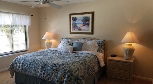 On The Harbour Condo Across From Beach! 2 Bedroom Condo by Redawning