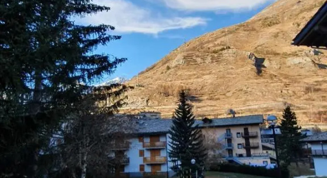 La casa di Matilde - trilocale vicinissimo alle piste da sci, Забронировать Отель Отели Ла-Тюиль с парковкой, рядом с Эспас-Сан-Бернардо, Парковка