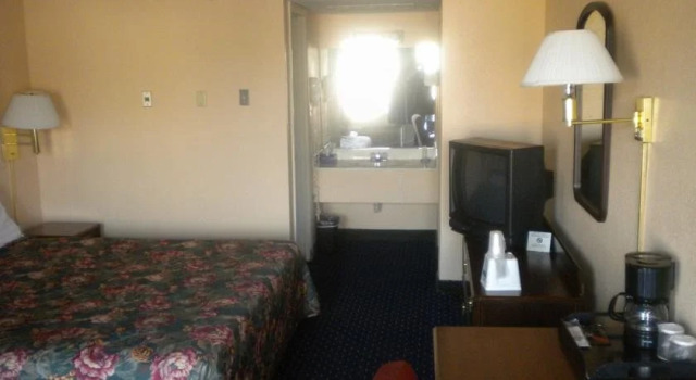 Days Inn-Charlotte Center City