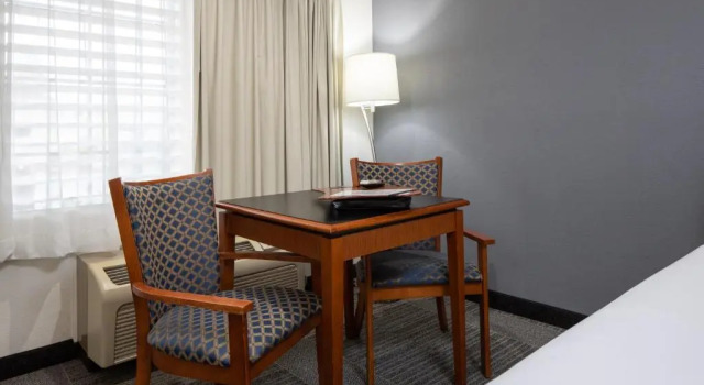 Четырёхместный номер Standard Atherton Park Inn and Suites