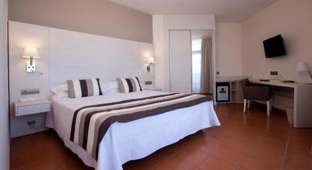 Двухместный номер с террасой Hotel Tres Torres