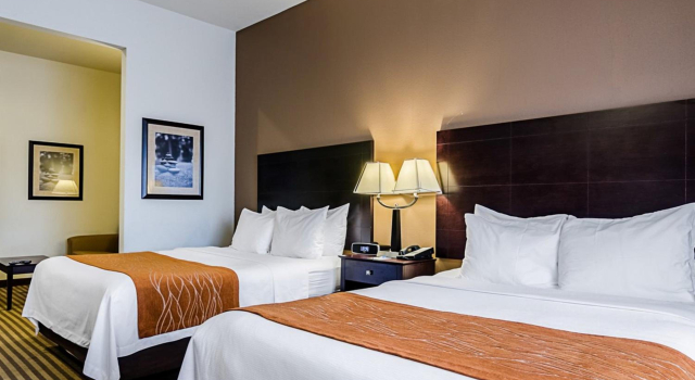 Comfort Inn & Suites Lawrence - University Area