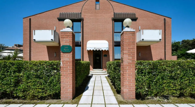 Кровать в общем номере с видом на сад DB Villas Le Ville del Lido Resort