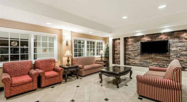 Days Inn & Suites By Wyndham Prattville-Montgomery, Varaa Hotelli Prattville Alabama