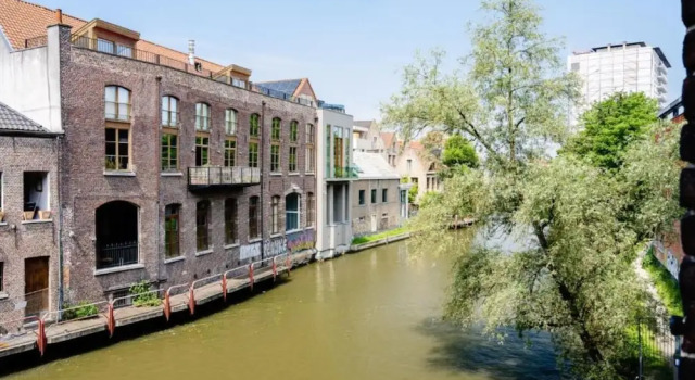 Трёхместный семейный номер Standard с видом на канал Ghent River Hotel