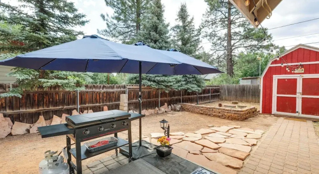 Коттедж Half-mi to Trails: Family-friendly Flagstaff Home