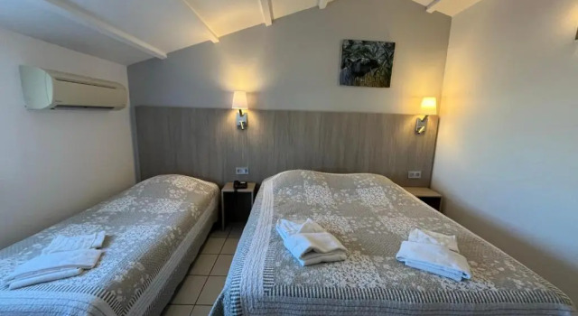 Трёхместный номер Standard Hôtel Les Arcades