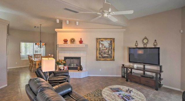 4 Mi to Lake Havasu Park: Modern Home w/ Pool!