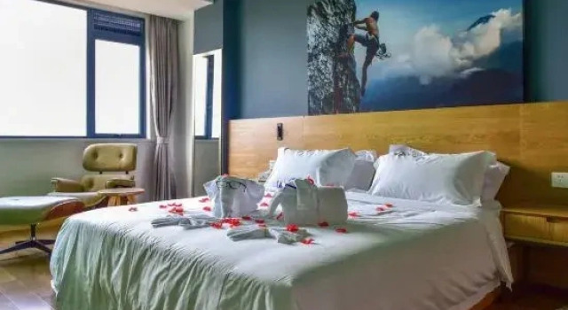 Семейный люкс Xingxinqiao Hotel (Baise Xinghe Water Park)