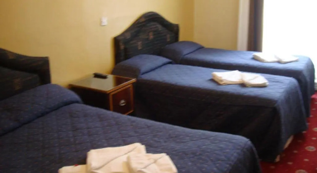 Трёхместный номер Standard Rose Court Hotel