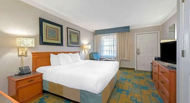 Номер Standard Quality Inn & Suites