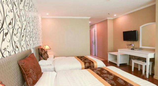 Yuejia Yibao, Book Hotel Siming 
