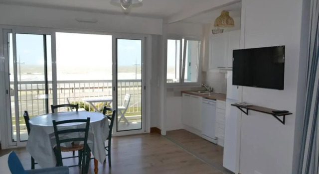 Апартаменты Appartement studio vue mer les pieds dans l'eau