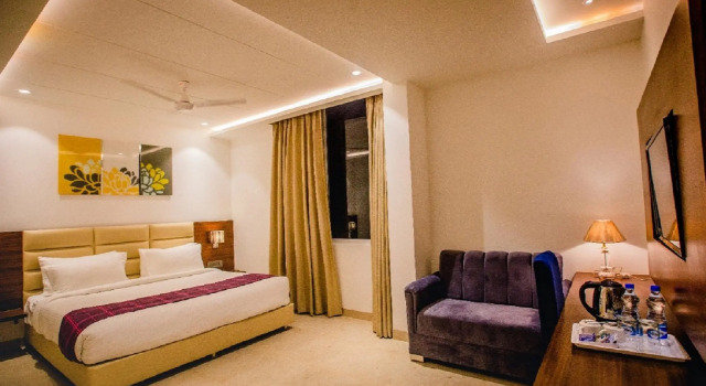 HOTEL TEN SQUARE - 5 Minutes from The Taj Mahal, Забронировать Отель Отели Нагла-Димар 3 звезды, 3*
